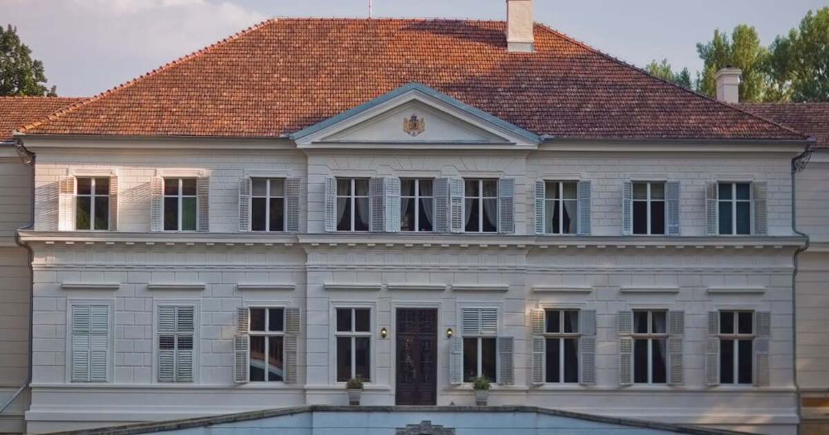 FaÈÄ NouÄ Pentru Castelul Regal De La SÄvarÈin Aradon