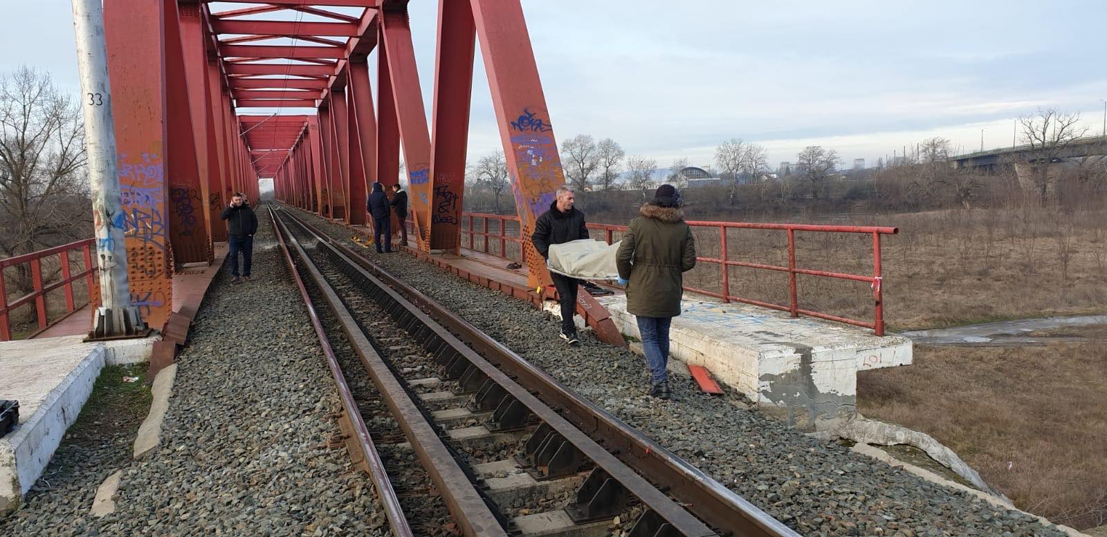 Tânăr de 19 ani omorât de tren, în Arad FOTO: V.O.