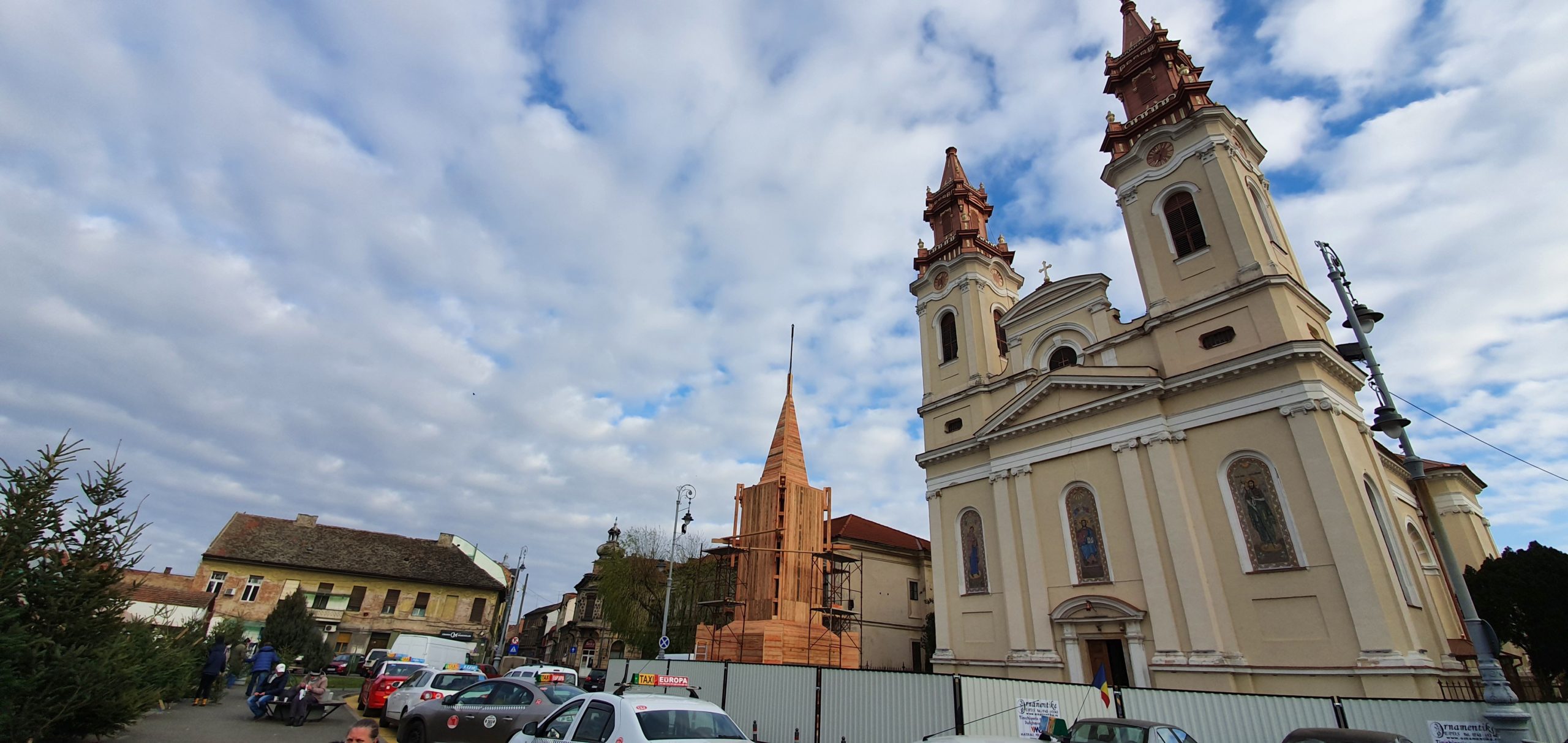 Se restaurează turnurile Catedralei Vechi     FOTO: A.B.