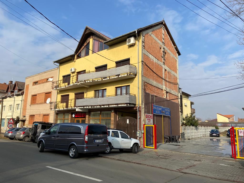 Profesor arădean, găsit împușcat în cap
