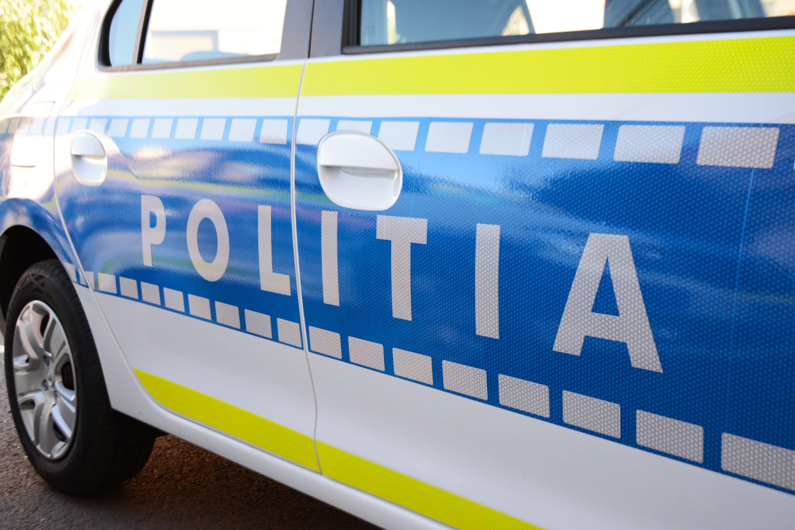 Accident pe strada Tribunul Dobra. O mașină a intrat în coliziune cu un tramvai