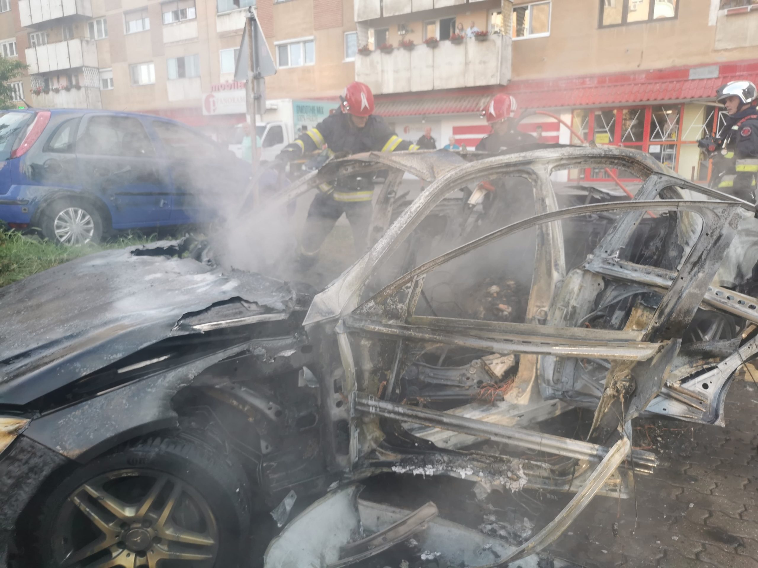 Incendiu la o maşină în Vlaicu. O persoană decedată