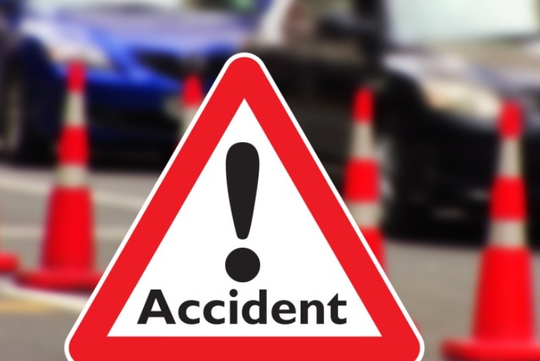 Trafic oprit pe DN7, între Săvârșin și Birchiș în urma unui accident în care au fost implicate două camioane
