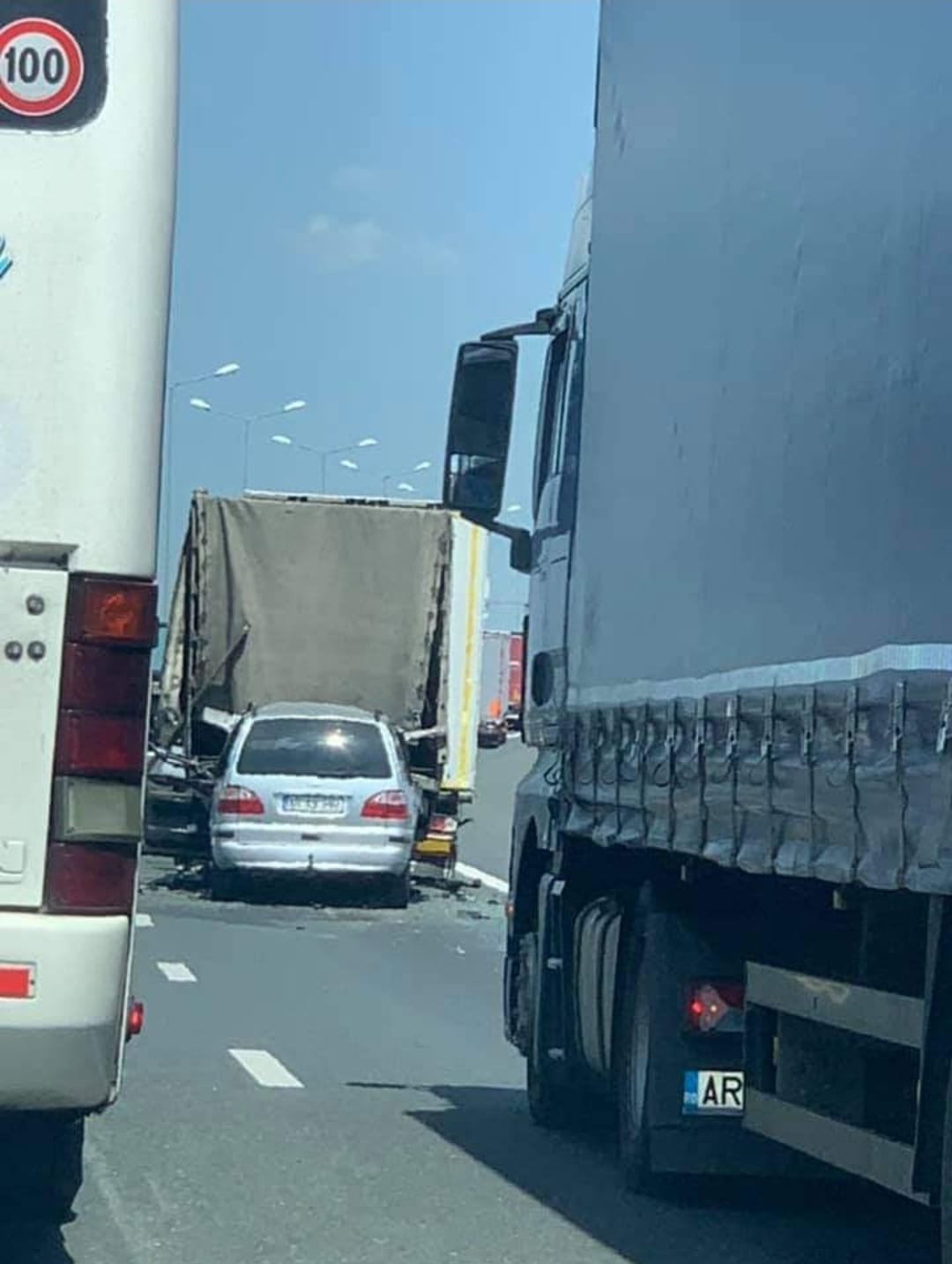 UPDATE. Accident cu o victimă încarcerată, pe Autostrada Arad-Nădlac