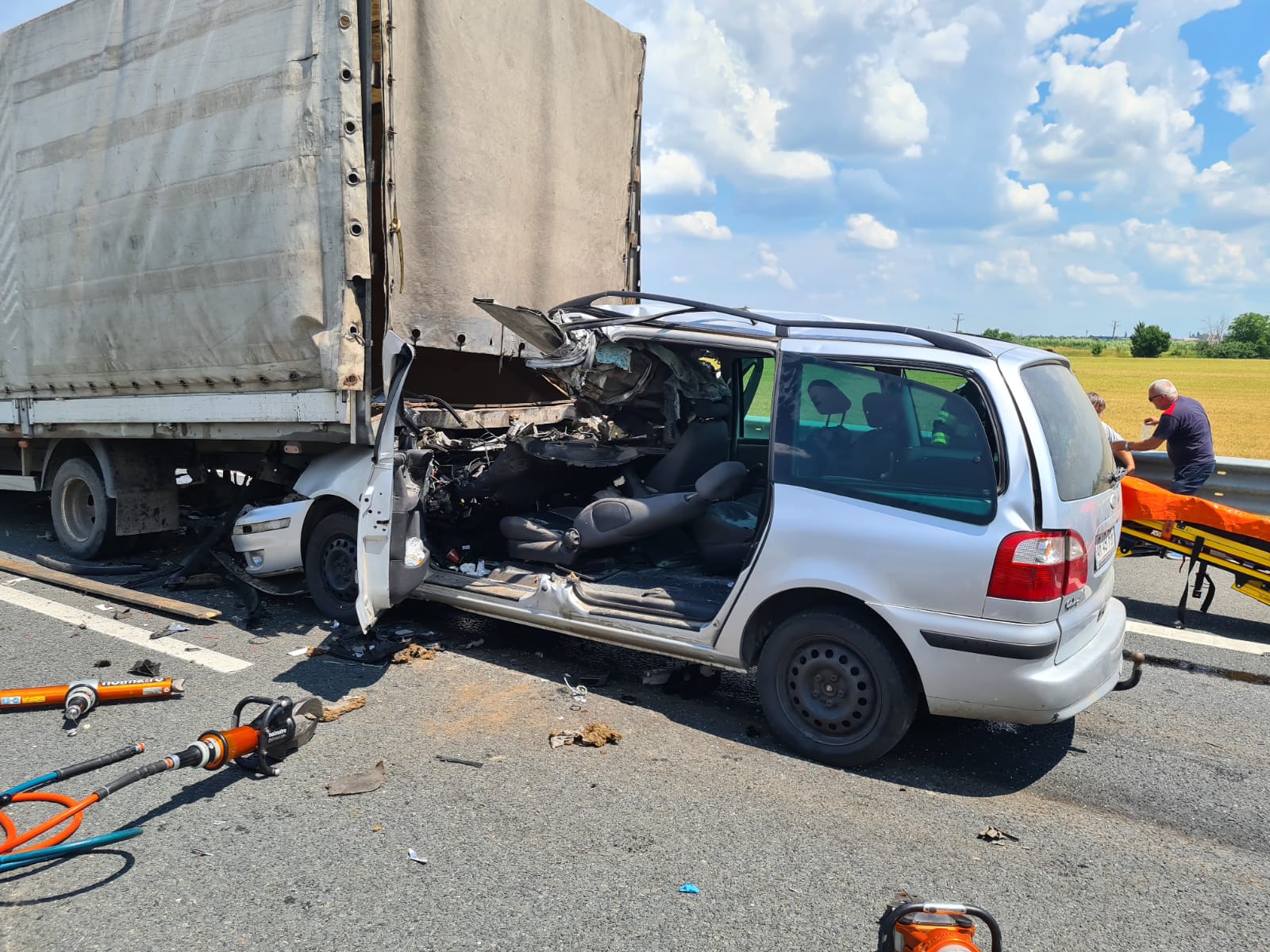 Accident cu o victimă încarcerată, pe Autostrada Arad-Nădlac FOTO: ISU Arad