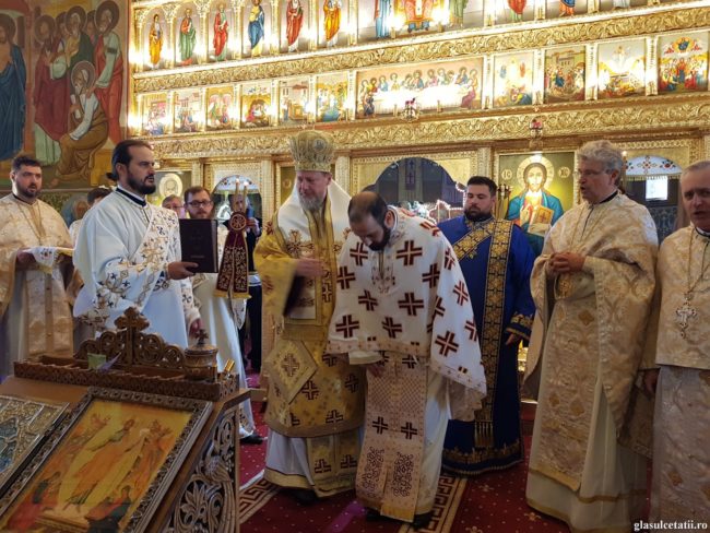 Părintele Mircea Proteasa i-a luat locul Preotului Vasile Pop, la Biserica din Bujac