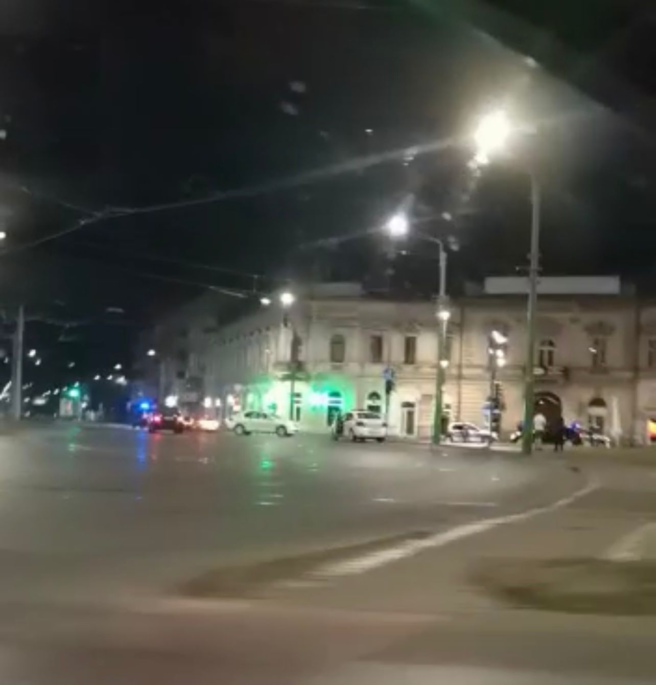 Bătaie cu pumni și picioare în centrul Aradului. Mai multe echipaje de Poliție, chemate la fața locului