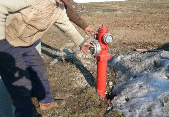 Aberant: rişti închisoare dacă nu ai hidrant de apă la casă!