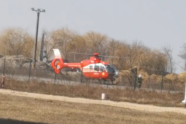 Accident grav pe DN79: Impact violent între un autoturism și un camion. Trafic blocat, elicopterul SMURD, solicitat