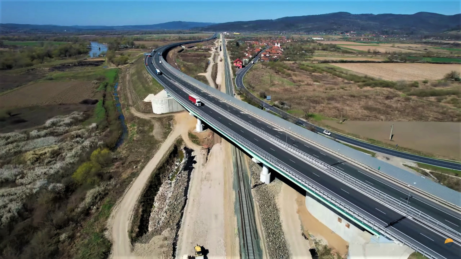 FOTO | Progres vizibil pe calea ferată Ghioroc-Simeria