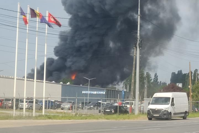 Incendiu uriaș pe Calea Borșului din Oradea - BLACK SEA arde!