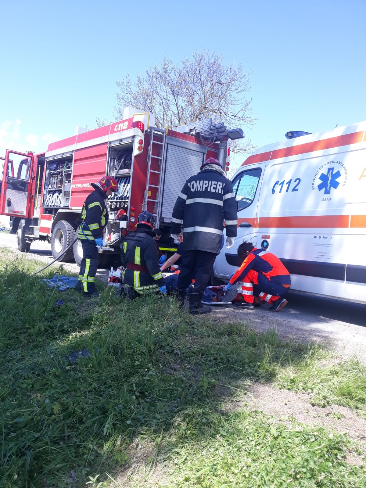 Accident pe drumul Arad-Șiria. O persoană încarcerată