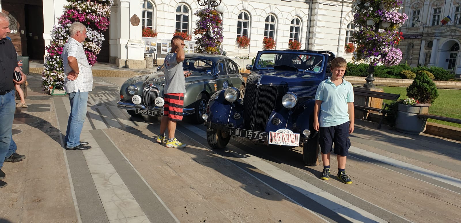 FOTO | Mașinile de epocă au poposit la Arad