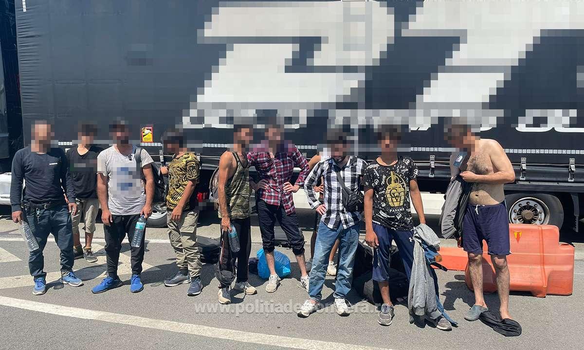 Migranți ascunși în două camioane, depistați la frontiera Nădlac II
