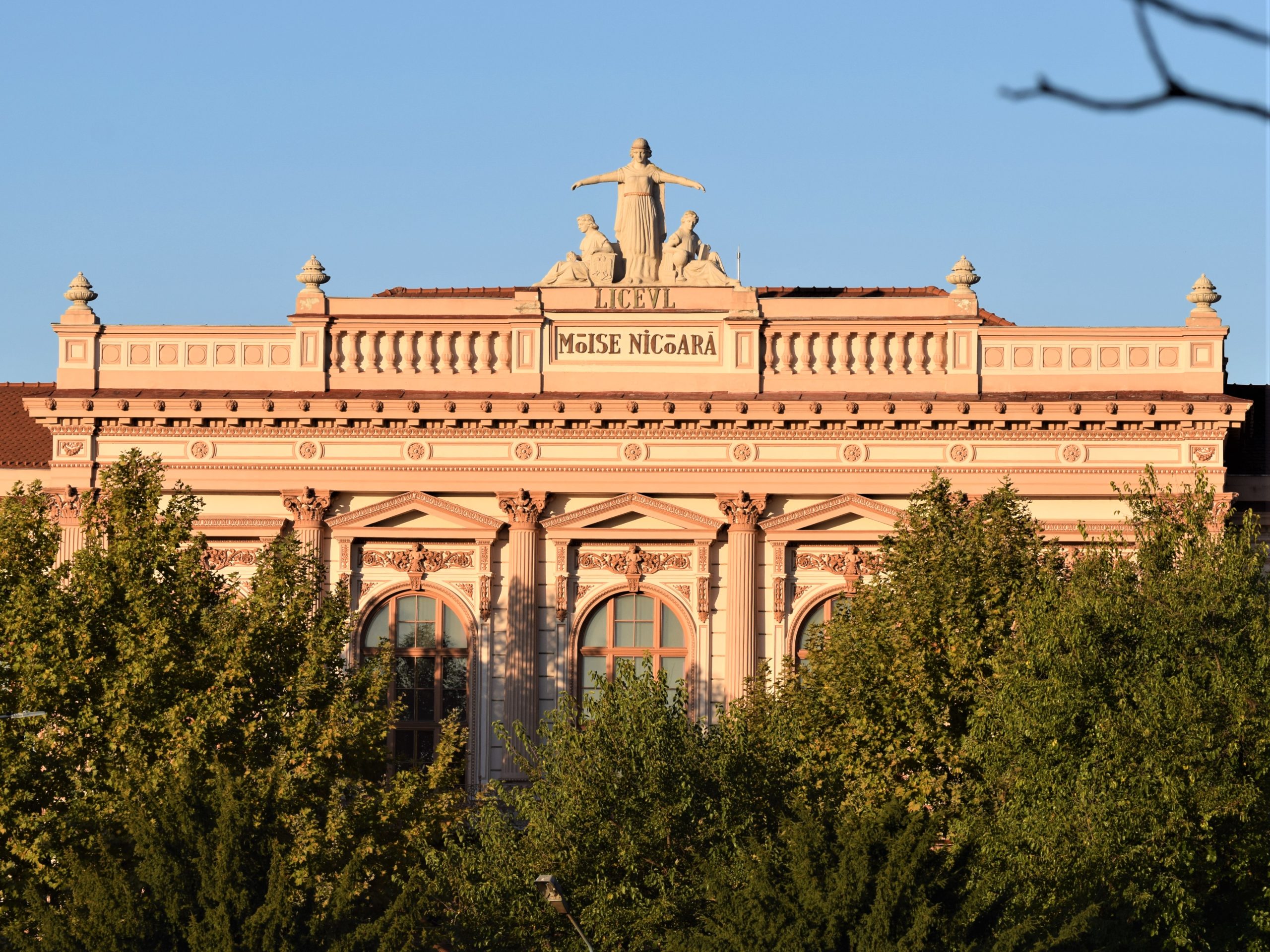 Sărbătoresc 50 de ani de la terminarea liceului