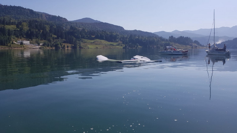 Un avion uşor a căzut în lacul Colibiţa, din Bistriţa-Năsăud