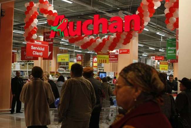 ANPC: 50 de magazine Auchan din toată ţara au fost amendate cu 750.000 de lei