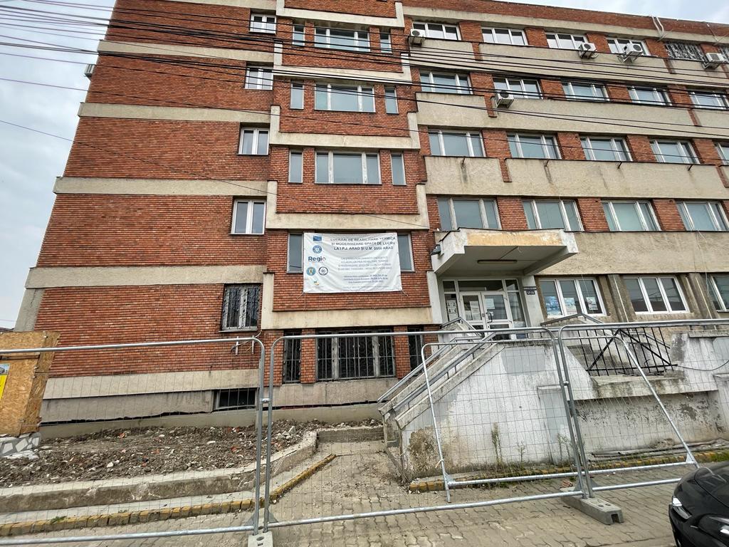 FOTO | Liniște pe șantierul deschis pentru reabilitarea clădirii Poliției Arad