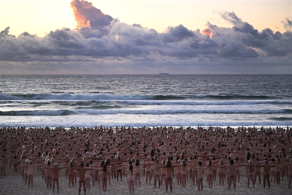 Spencer Tunick nude Sydney Bondi Beach  installation