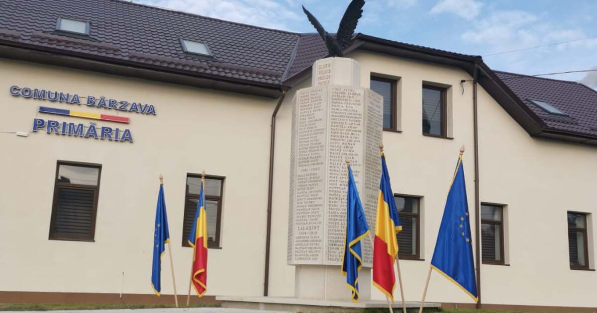 FOTO | Eroii, omagiaţi la Bârzava printr-un monument - ARADON