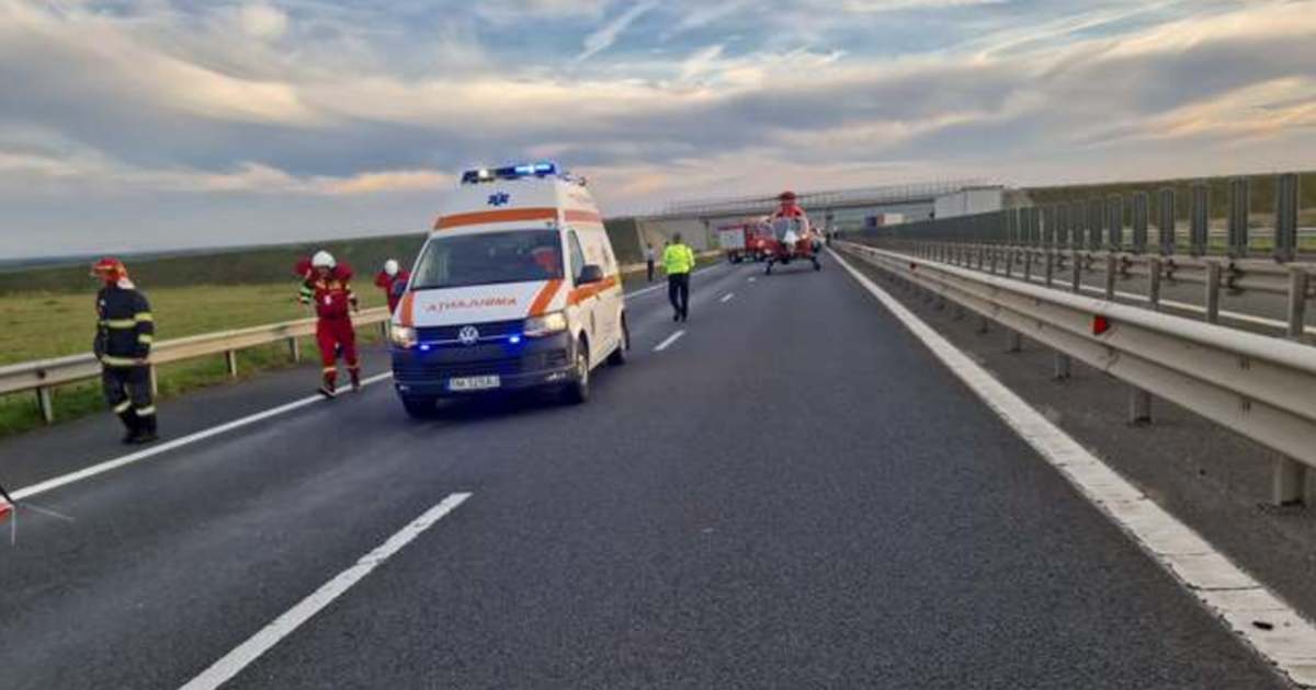 Microbuz cu 11 persoane, răsturnat pe autostrada Arad-Nădlac. ISU Arad a activat Planul Roșu