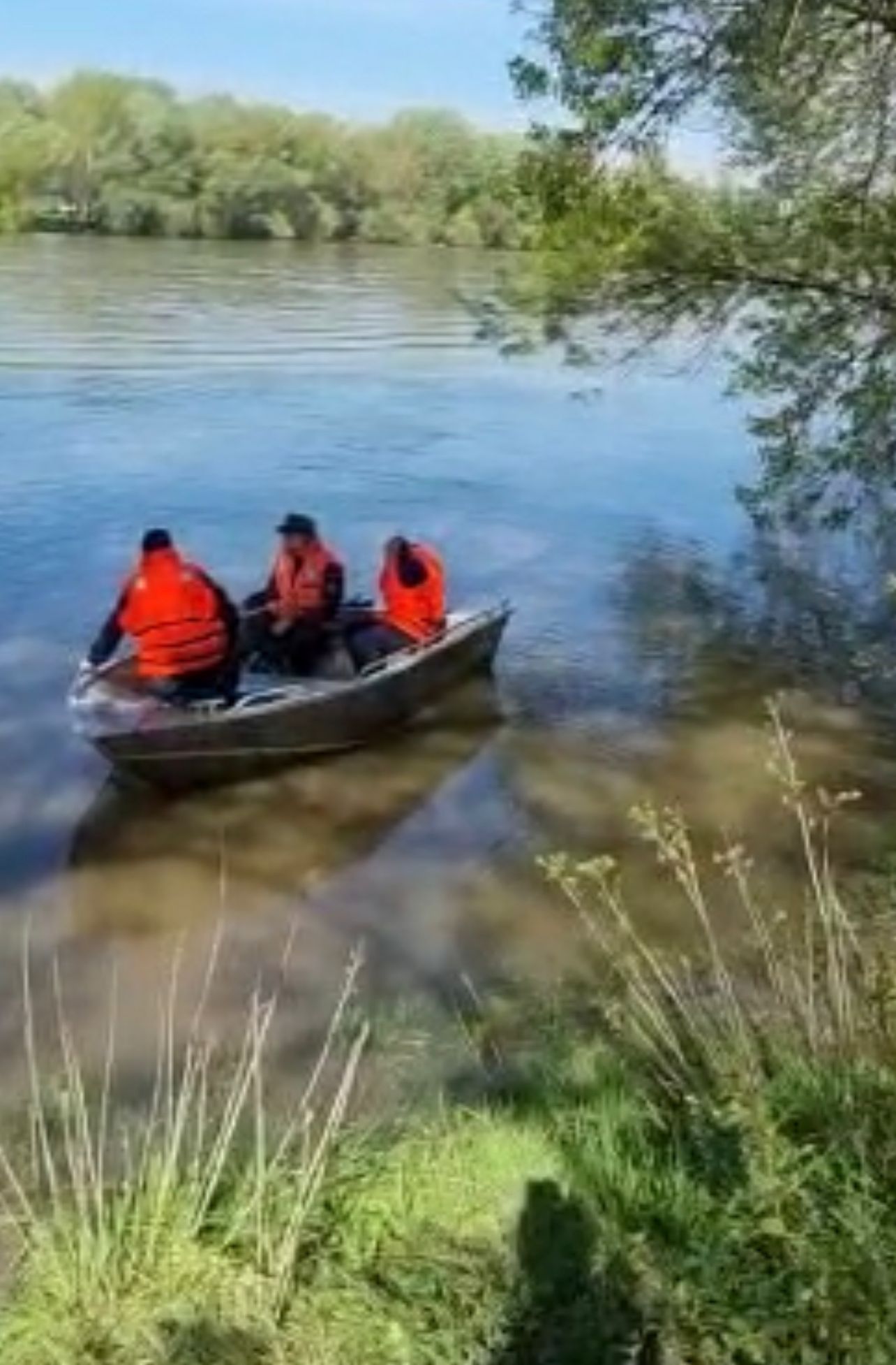 Cadavrul unuia dintre dispăruții pe Mureș, la Semlac, a fost găsit