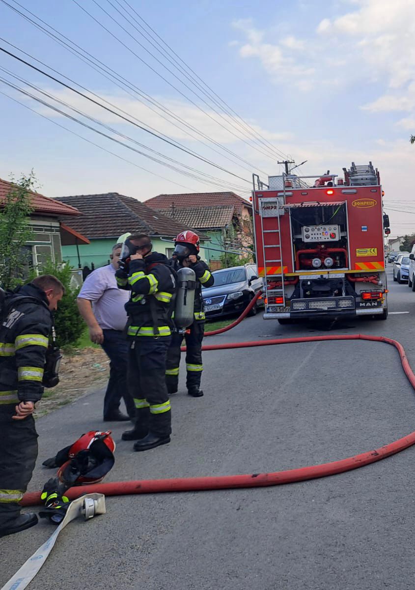 Două incendii simultane în Arad