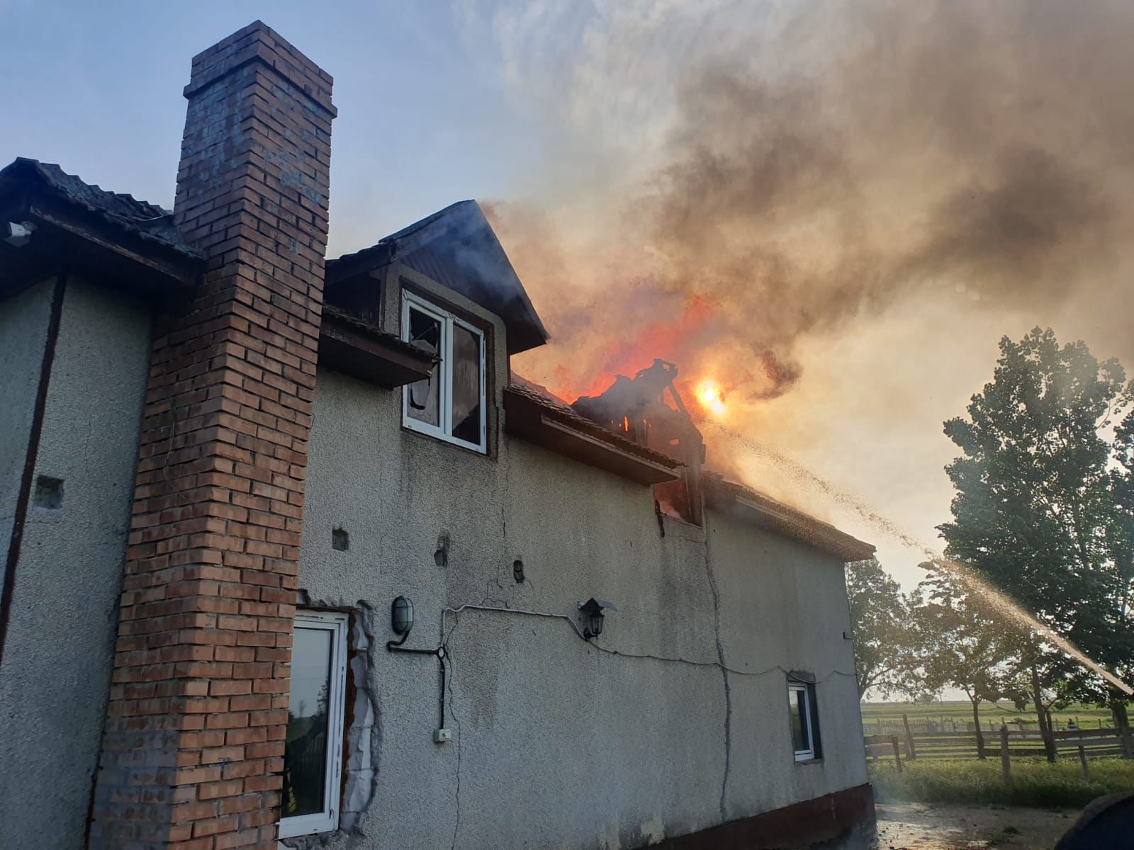 FOTO | Incendiu de proporții la un motel din Socodor