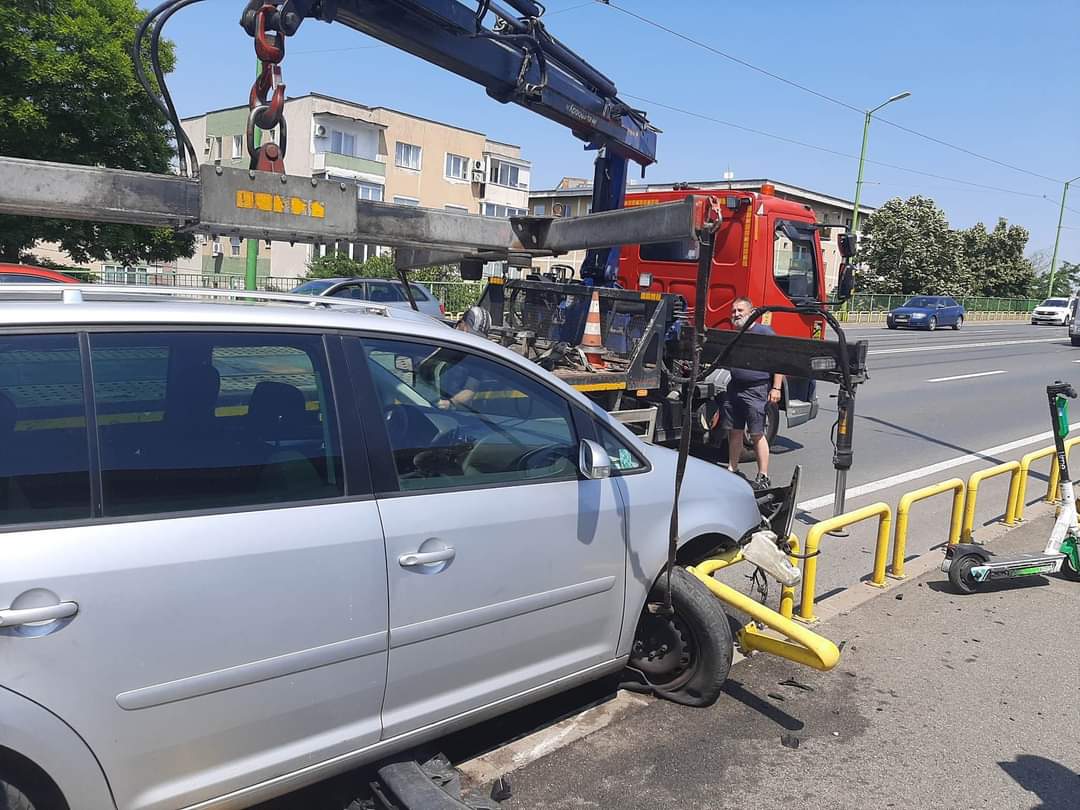 A „măturat” parapetele de pe podul din Grădiște