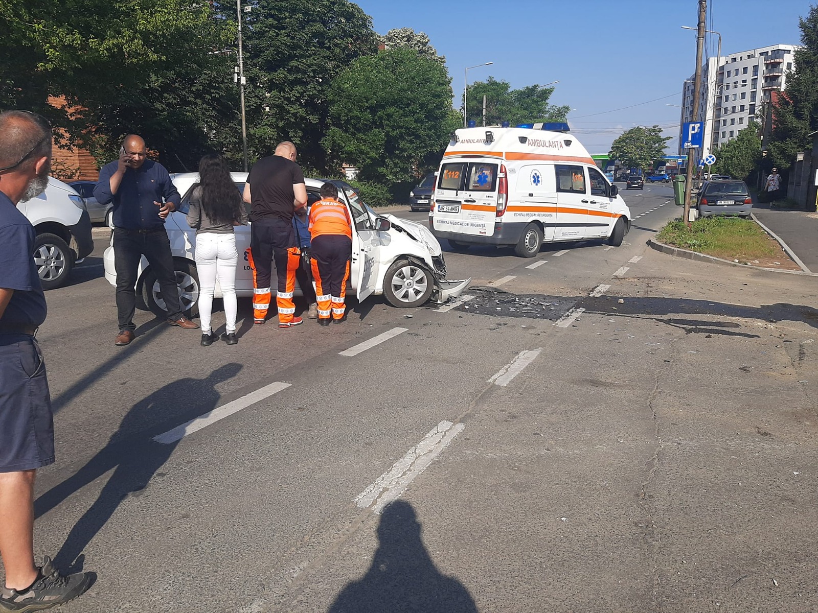 A intrat cu mașina într-un utilaj, pe Banu Mărăcine