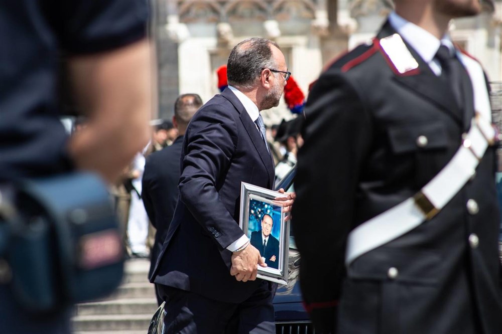 Testamentul lui Berlusconi: Holdingul Fininvest va fi controlat de primii doi copii; 100 de milioane de euro ultimei sale partenere