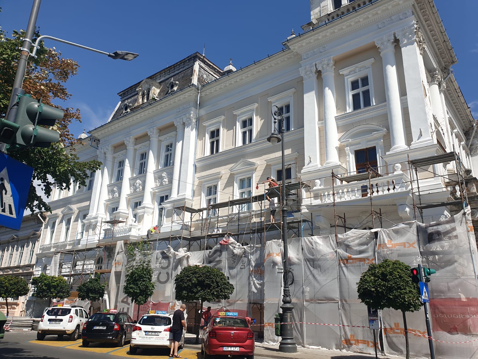 FOTO | Dezvelirea Palatului Cenad. A fost finalizată prima faţadă renovată
