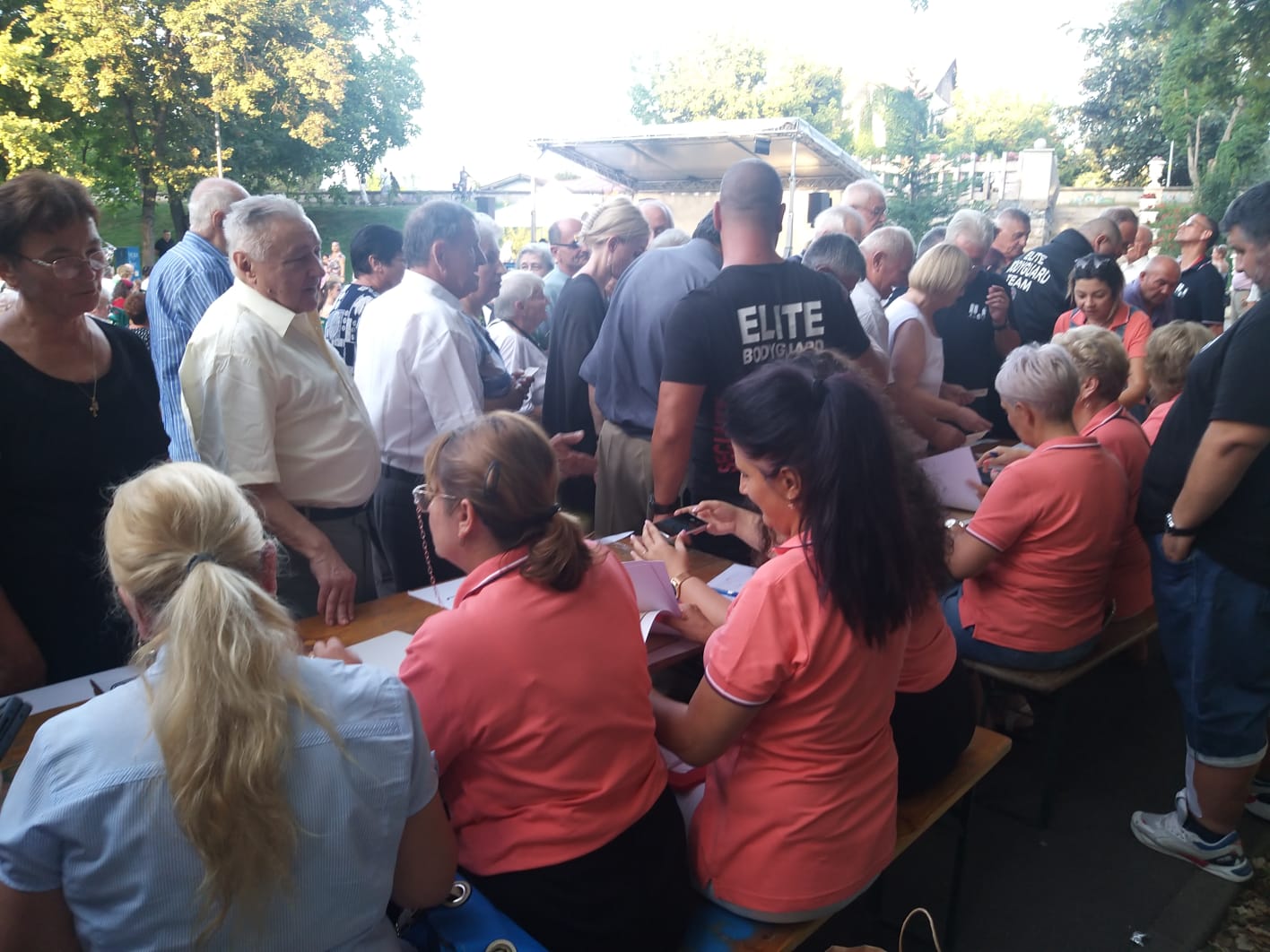 b6b916ce-03d0-48c5-9654-5112e9a6483b