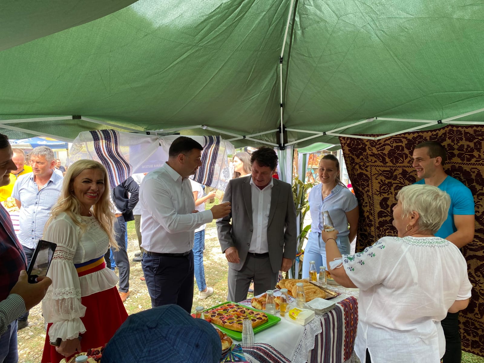 a9afef12-af80-4a02-b659-5fd7a60deb7d