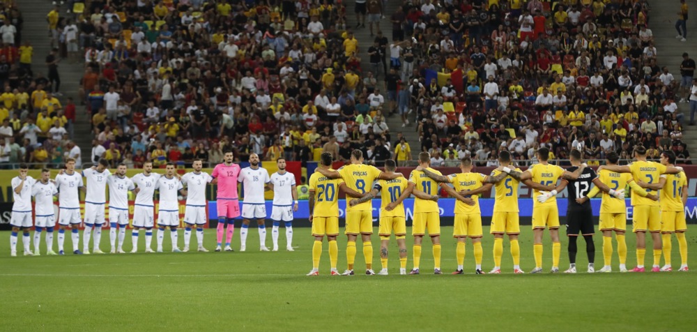Preliminariile EURO 2024: Meciul România - Kosovo, întrerupt din cauza mesajelor afișate de suporterii români