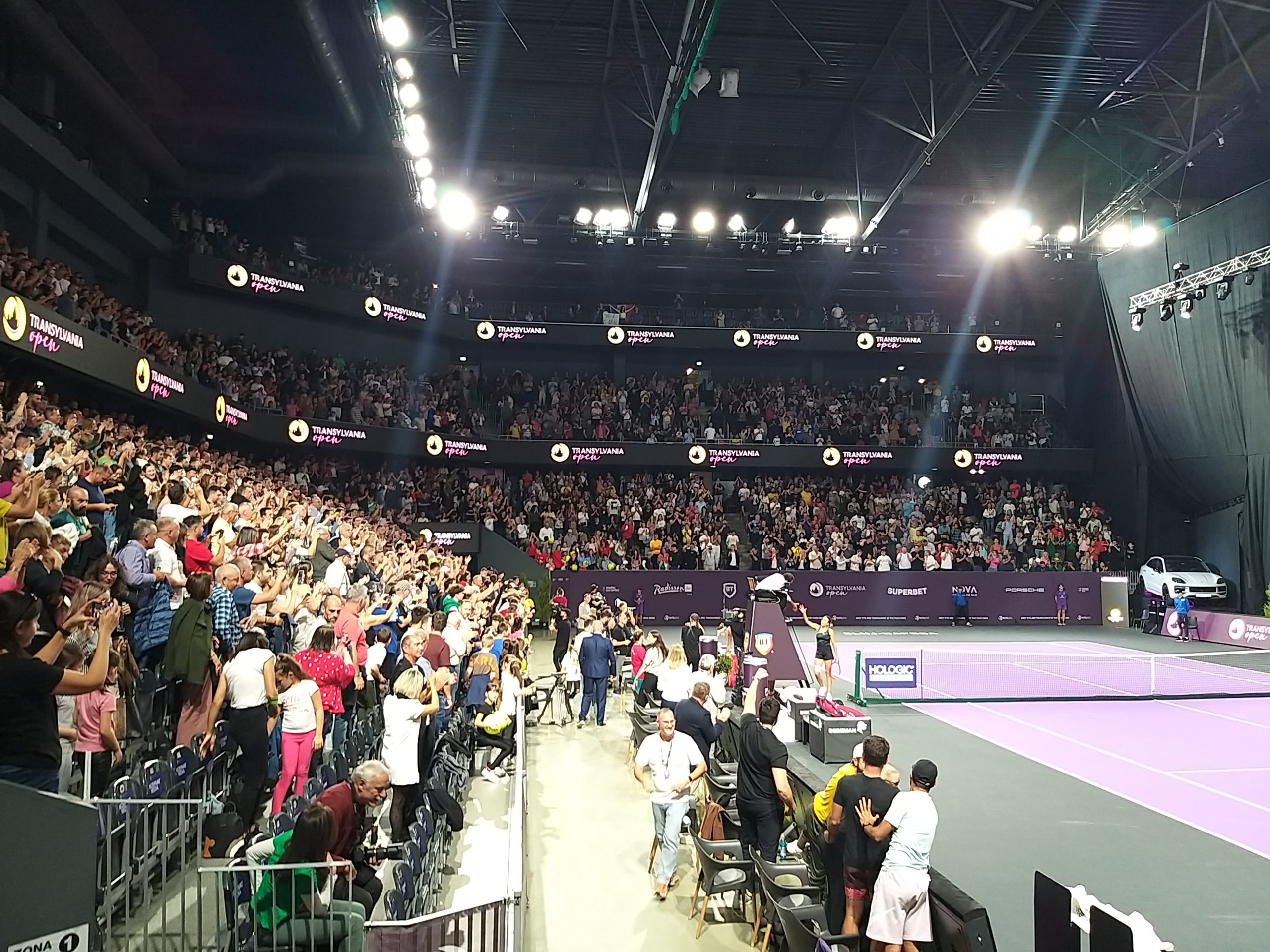 tribuna semificale ruse nouni