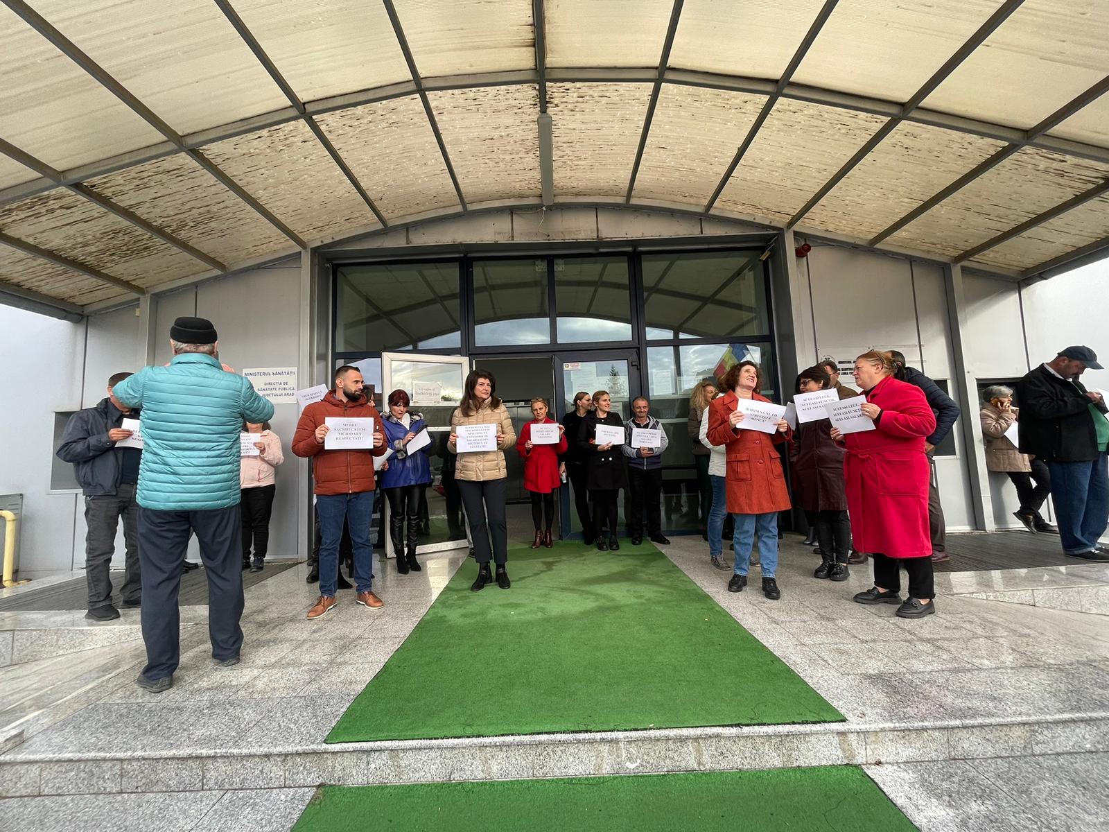 FOTO | | Protest la DSP Arad. Angajații vor majorarea salariilor