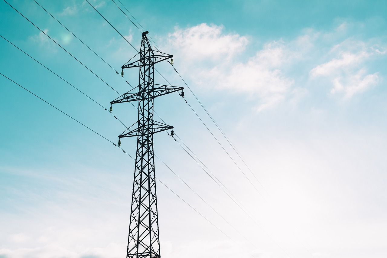 Şapte din zece români vor să economisească energie pentru reducerea costurilor la facturi (studiu)