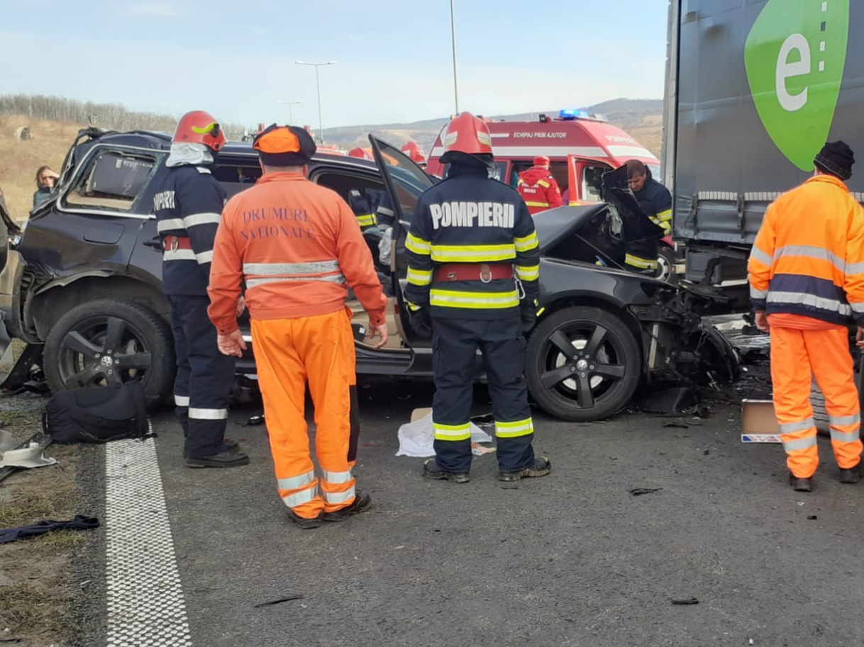 FOTO | Doi răniți pe autostrada A1, în urma unui accident, pe sensul de mers Deva - Timișoara