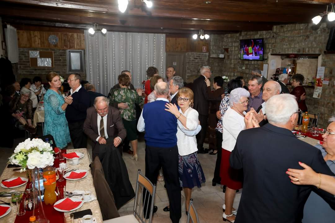 FOTO | Pensionarii nădlăcani au sărbătorit Femeia