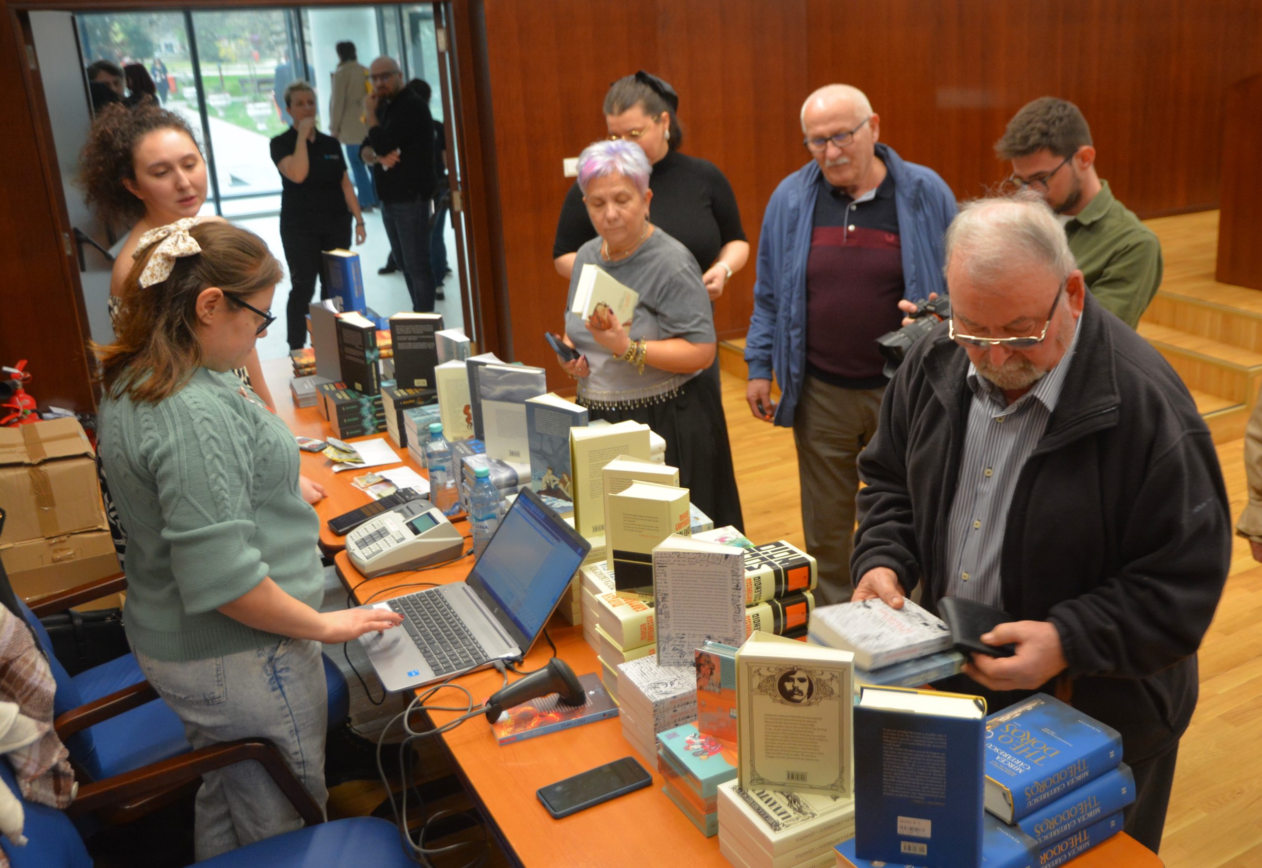 9424272CartaresculaOradea4