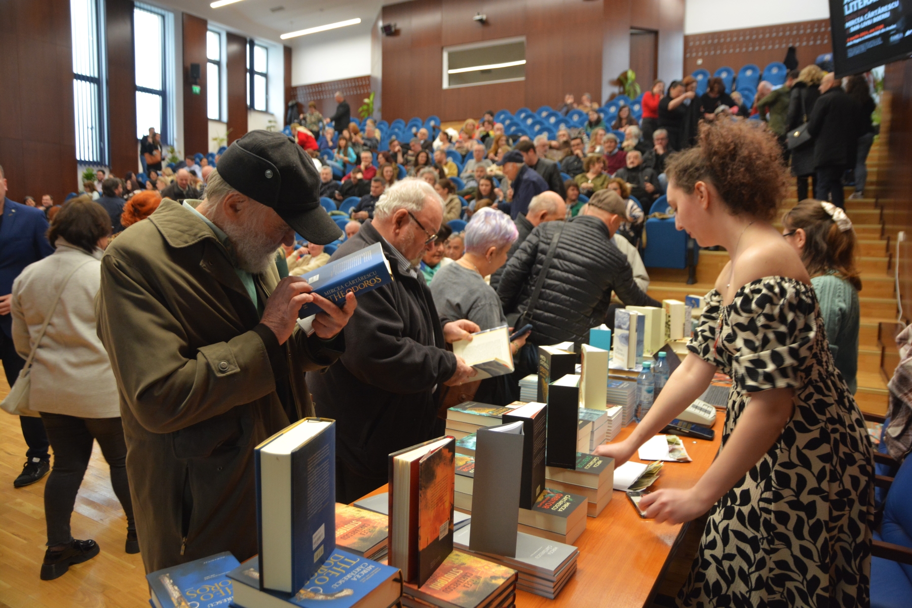 9424272CartaresculaOradea3