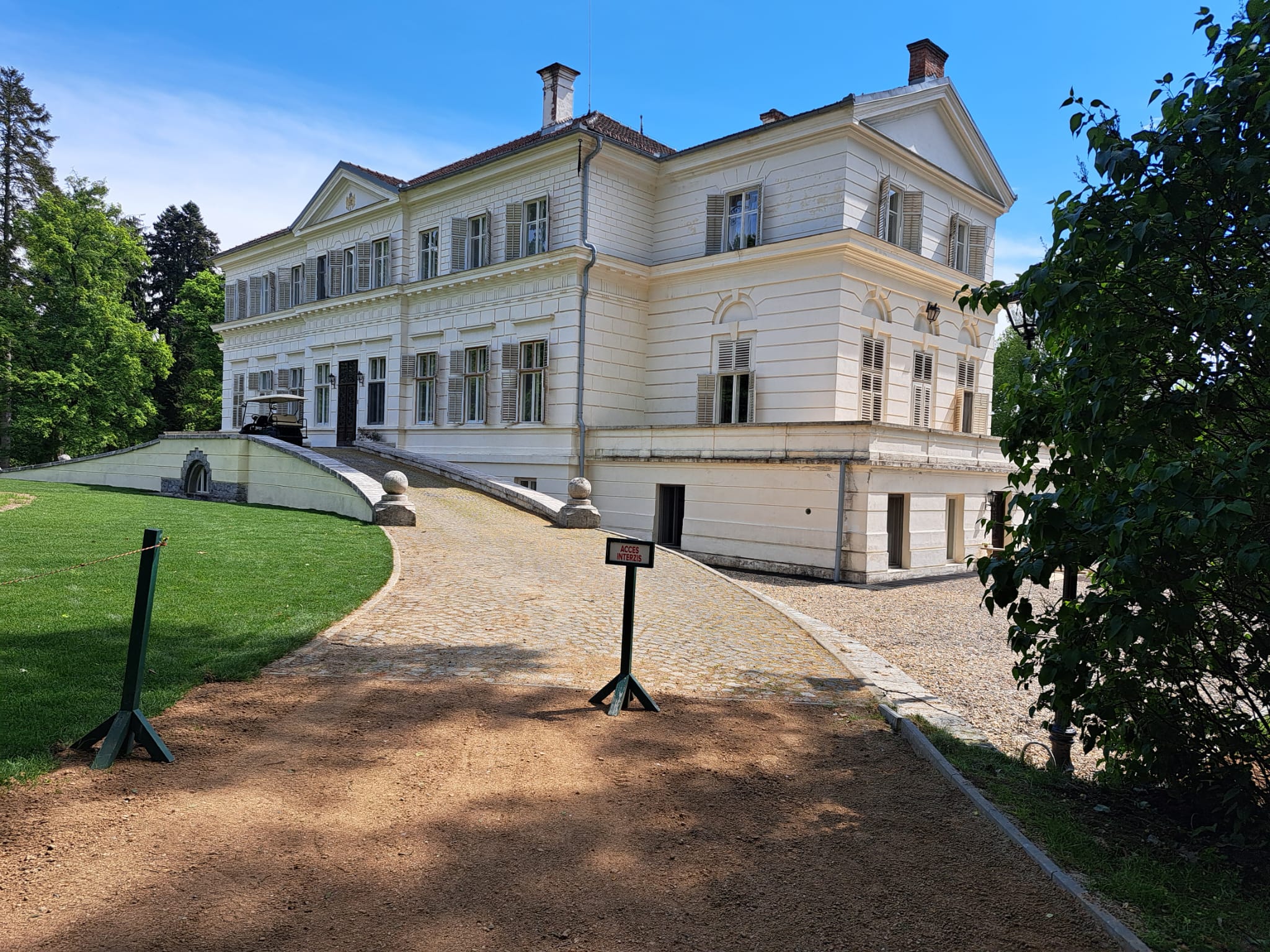 afd1cee4-ae9d-437e-af20-e8936432569b