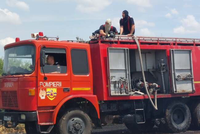 Incendiu la o casă din Sânleani. O femeie a făcut atac de panică
