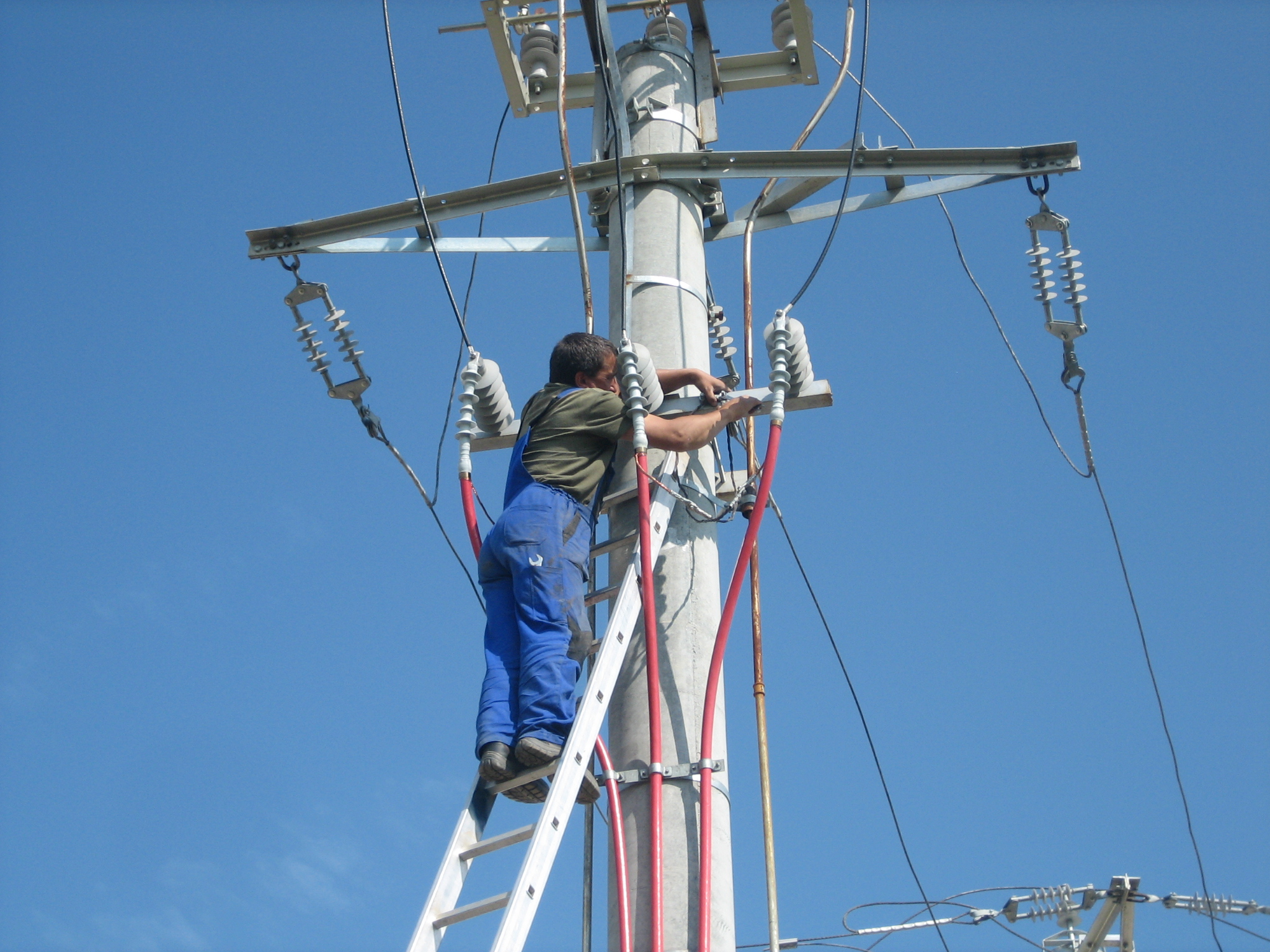 Reţea electrică nouă în Aradul Nou