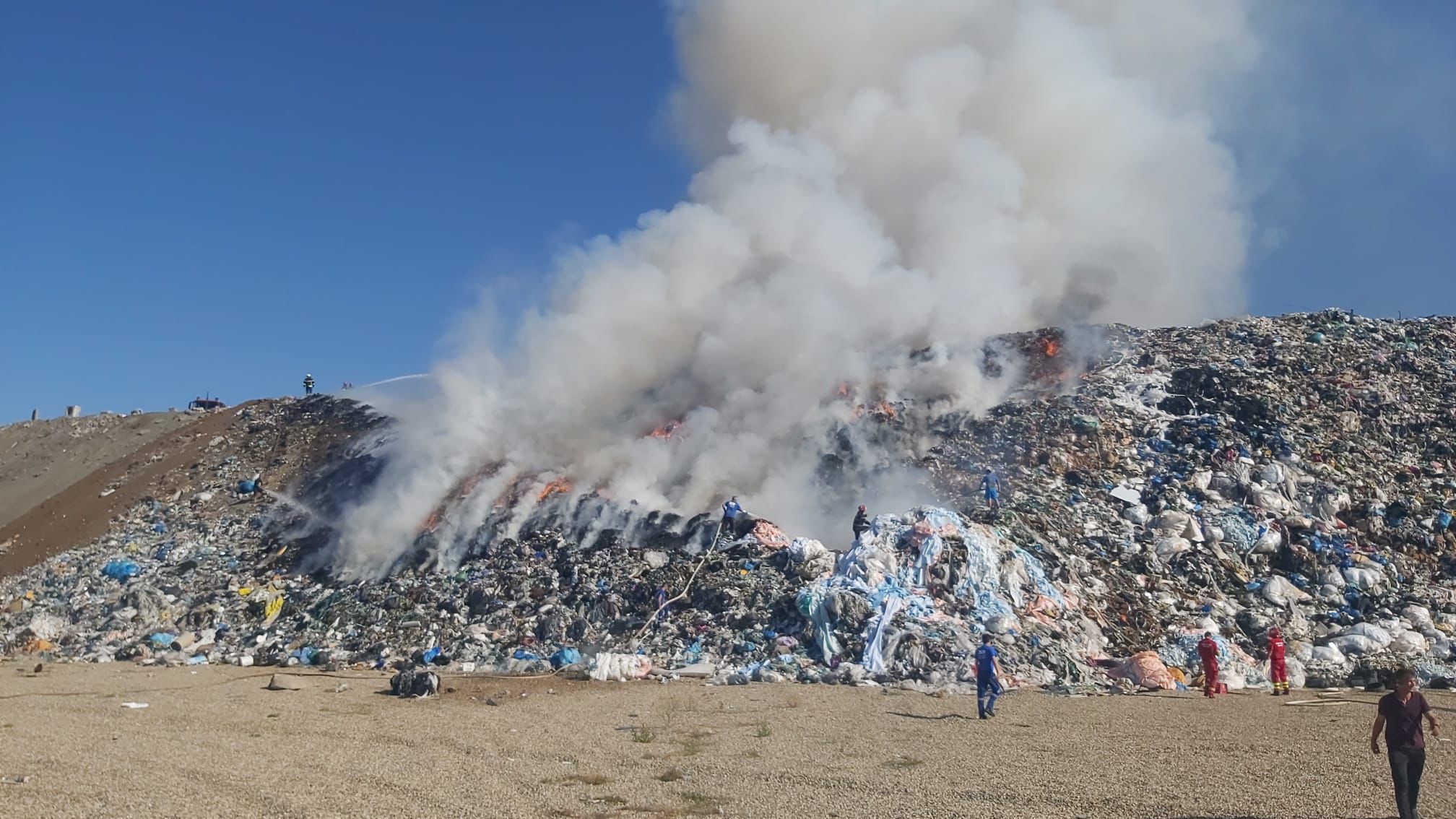 Arde groapa de gunoi a municipiului Arad!
