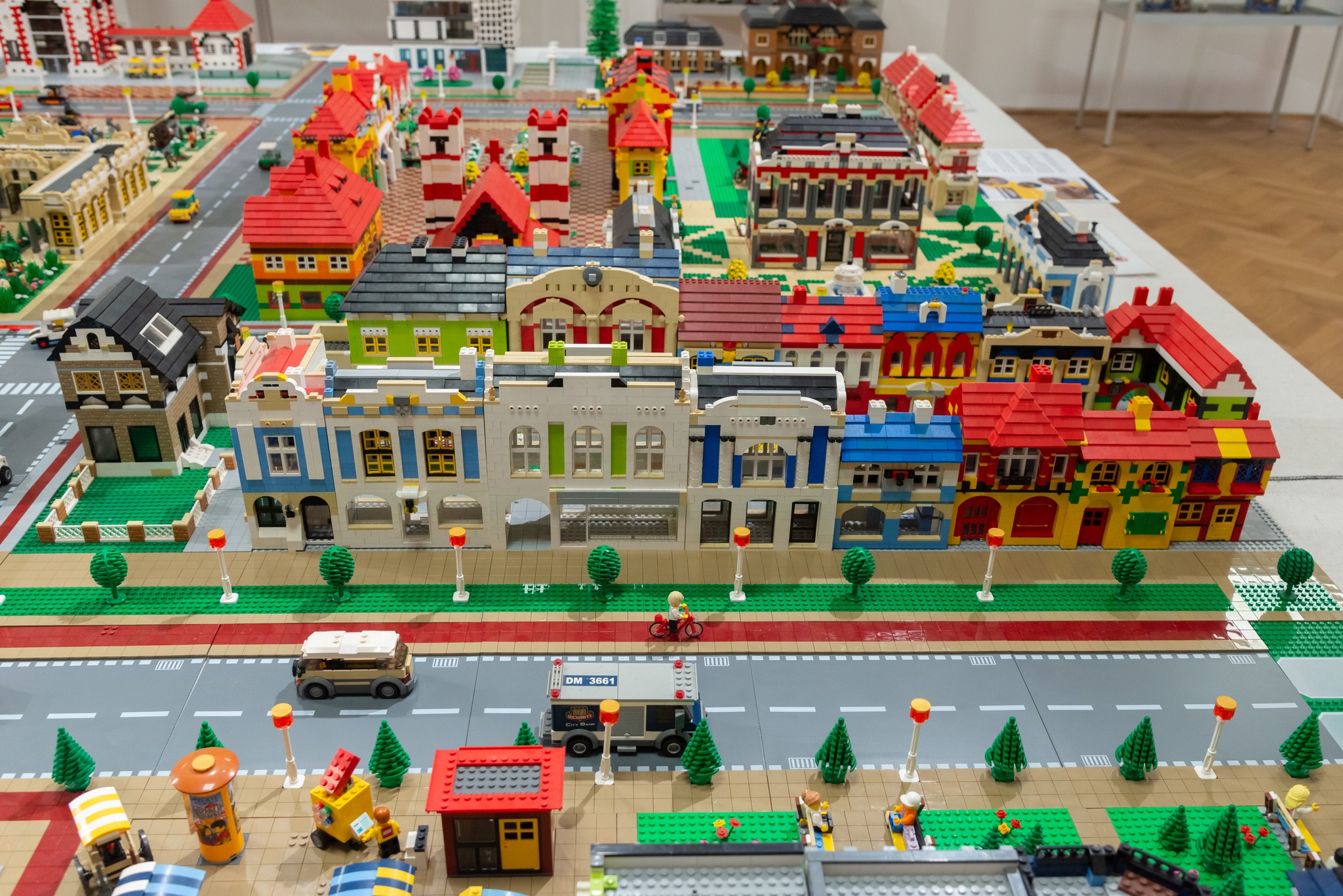 5924731OrasminiaturaLEGOArad20