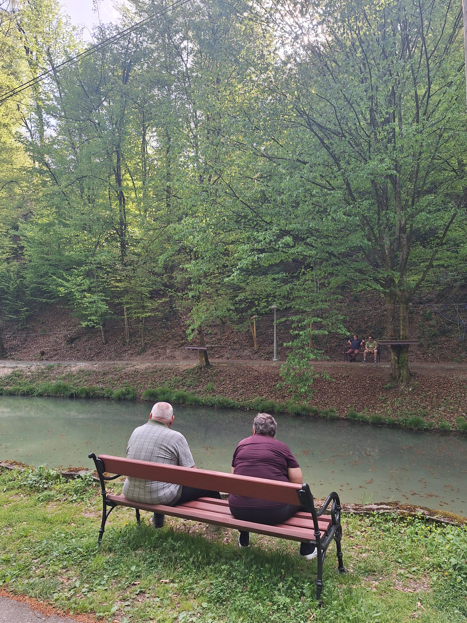 odihna pe malul apei