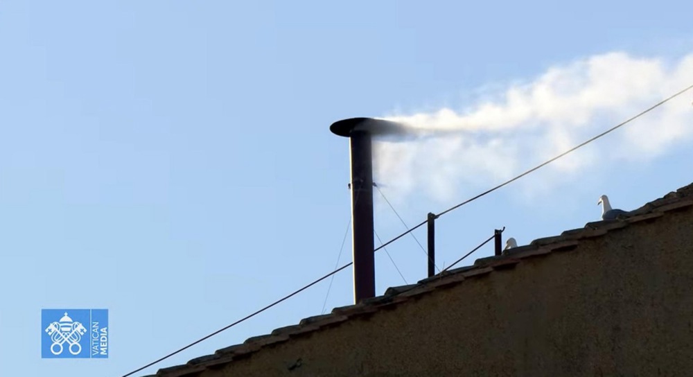 Fum alb la Vatican, Habemus Papam!