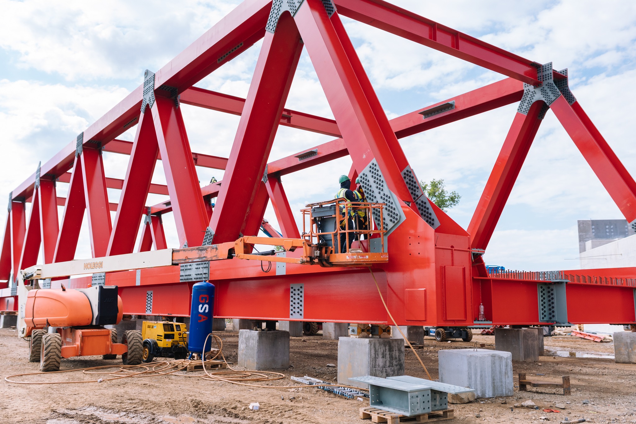 8594229lucraripodpestemurescfrmai202512